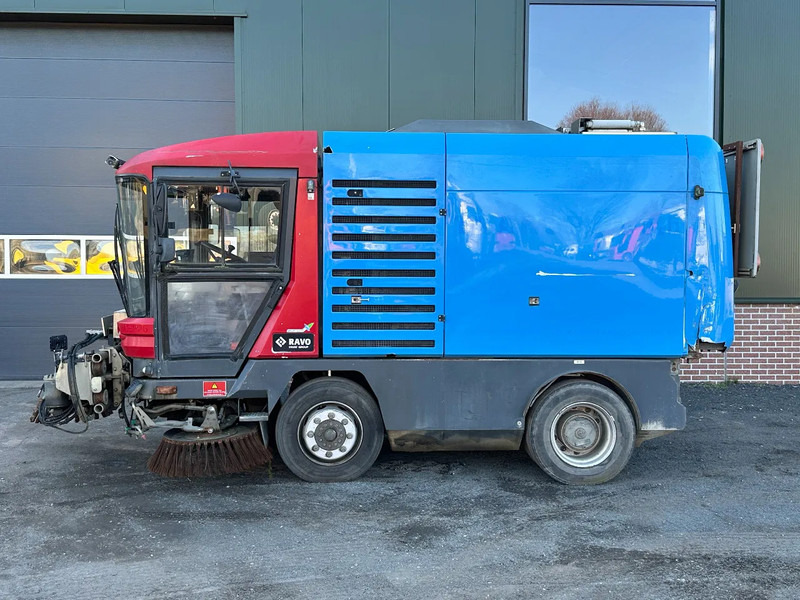 Ravo 580 VEEGMACHINE/SWEEPER!! - Balayeuse de voirie: photos 2 Ravo 580 VEEGMACHINE/SWEEPER!! - Balayeuse de voirie: photos 2