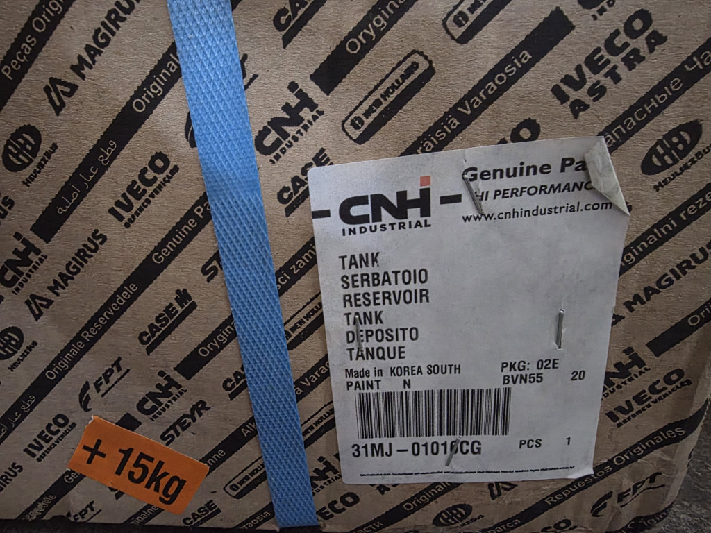 Case 31MJ-01016CG - 31MJ-01016 - Réservoir hydraulique pour Engins de chantier: photos 3 Case 31MJ-01016CG - 31MJ-01016 - Réservoir hydraulique pour Engins de chantier: photos 3