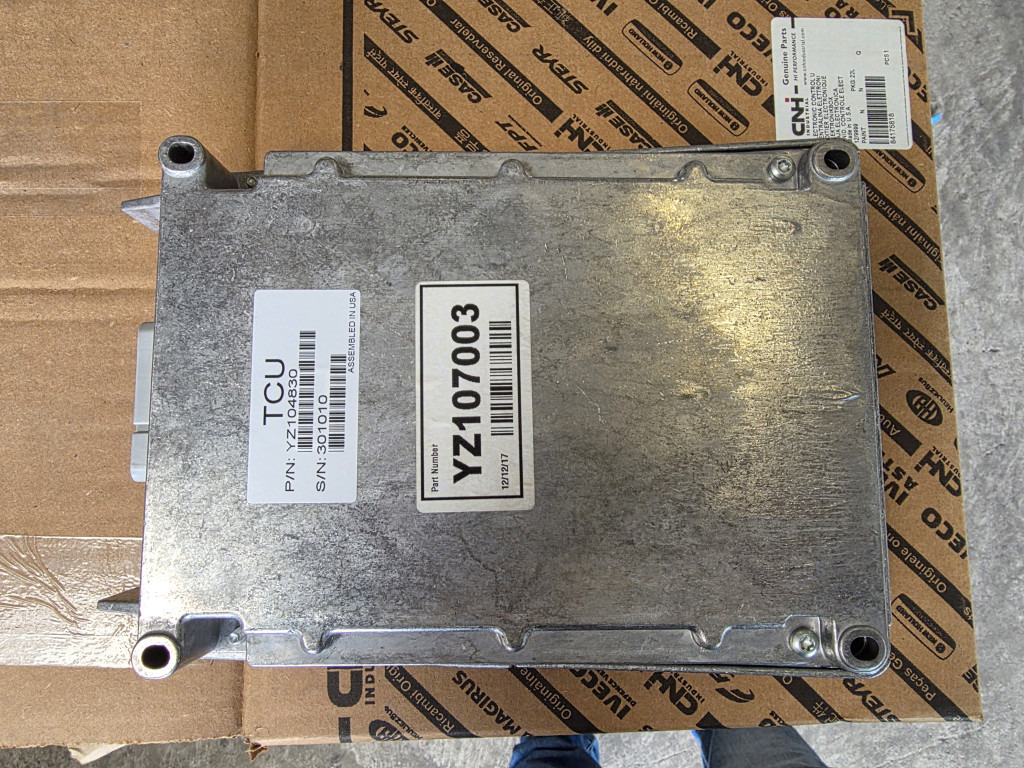 Case 84175818 - YZ104830 - Bloc de gestion pour Engins de chantier: photos 2 Case 84175818 - YZ104830 - Bloc de gestion pour Engins de chantier: photos 2