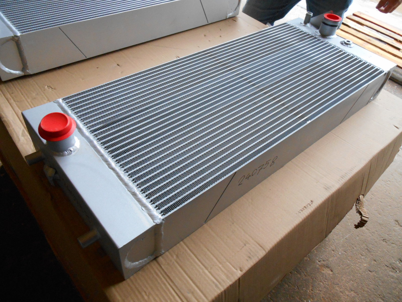 Case 84588263 - 84481439 - Radiateur pour Engins de chantier: photos 1 Case 84588263 - 84481439 - Radiateur pour Engins de chantier: photos 1