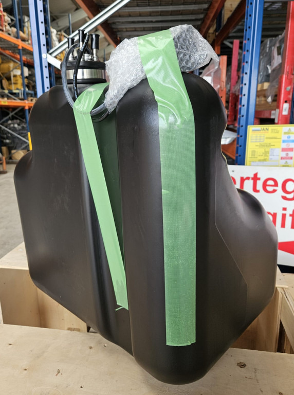 Case KNH14043 - Réservoir de carburant pour Engins de chantier: photos 2 Case KNH14043 - Réservoir de carburant pour Engins de chantier: photos 2