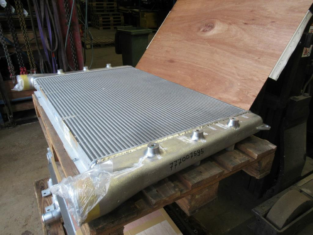 Case LN002560 - LN001630 - Intercooler pour Engins de chantier: photos 2 Case LN002560 - LN001630 - Intercooler pour Engins de chantier: photos 2