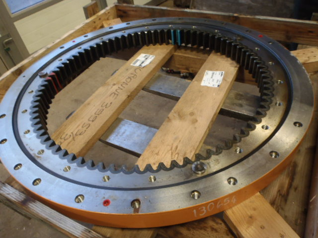 Case V2239943 - P739989 - Couronne d'orientation pour Engins de chantier: photos 1 Case V2239943 - P739989 - Couronne d'orientation pour Engins de chantier: photos 1
