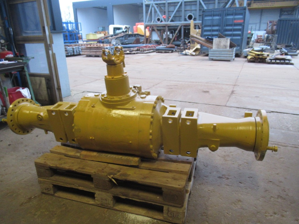 Caterpillar 1267843 - Essieu avant pour Engins de chantier: photos 2 Caterpillar 1267843 - Essieu avant pour Engins de chantier: photos 2