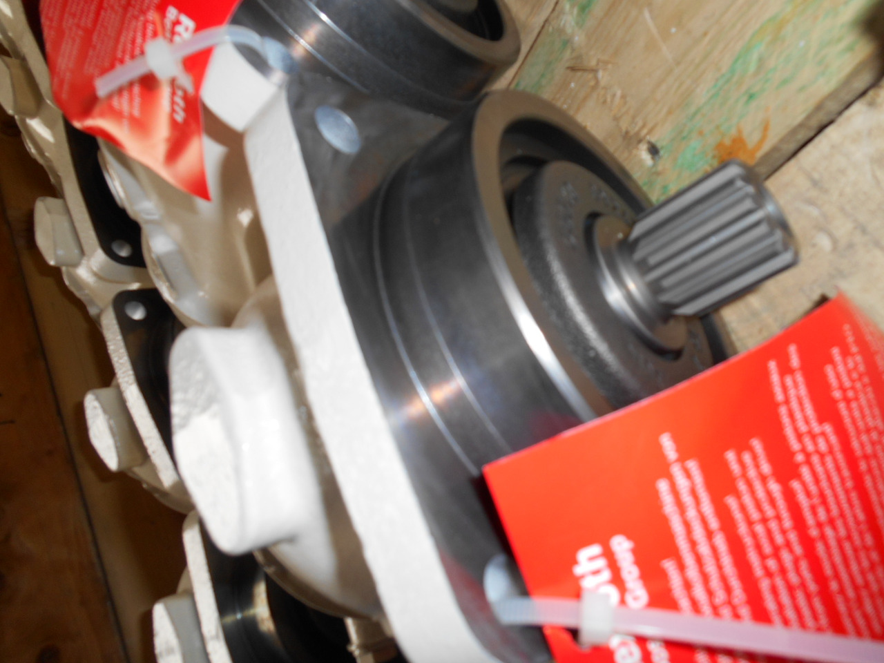 Caterpillar 1552951 - 1457626 - Moteur hydraulique pour Machine agricole: photos 3 Caterpillar 1552951 - 1457626 - Moteur hydraulique pour Machine agricole: photos 3