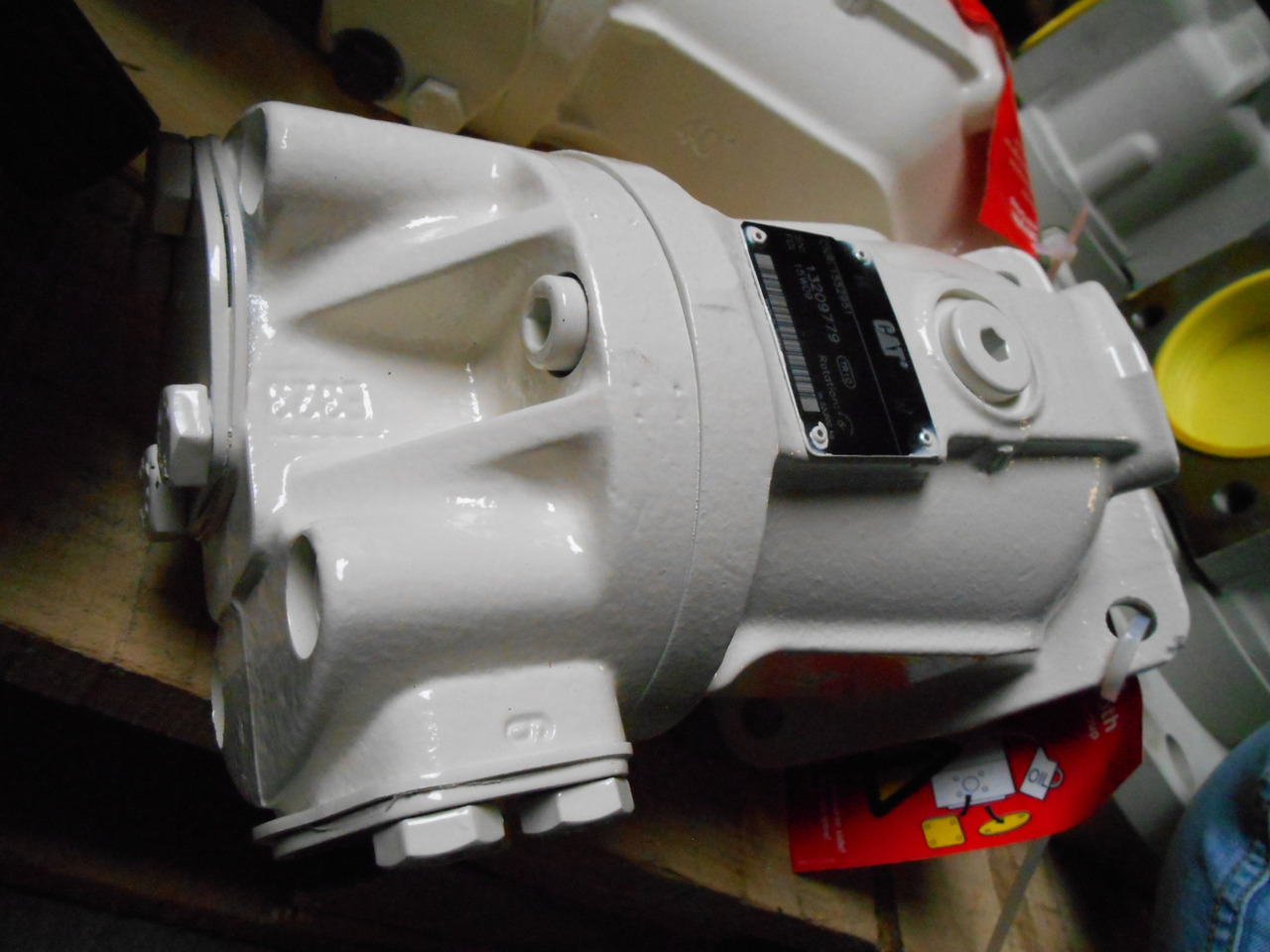 Caterpillar 1552951 - 5338219 - Moteur hydraulique pour Machine agricole: photos 2 Caterpillar 1552951 - 5338219 - Moteur hydraulique pour Machine agricole: photos 2