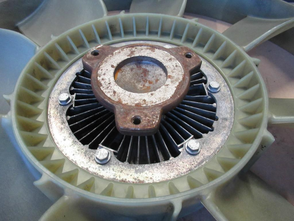 Caterpillar C13 - - Ventilateur pour Engins de chantier: photos 2 Caterpillar C13 - - Ventilateur pour Engins de chantier: photos 2