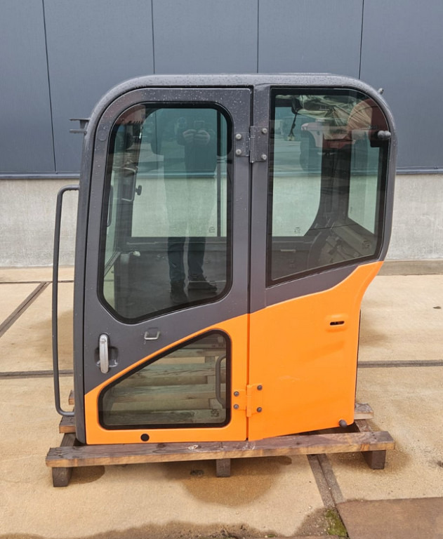 Doosan 220101-00070 - K1041550 - Cabine pour Engins de chantier: photos 1 Doosan 220101-00070 - K1041550 - Cabine pour Engins de chantier: photos 1