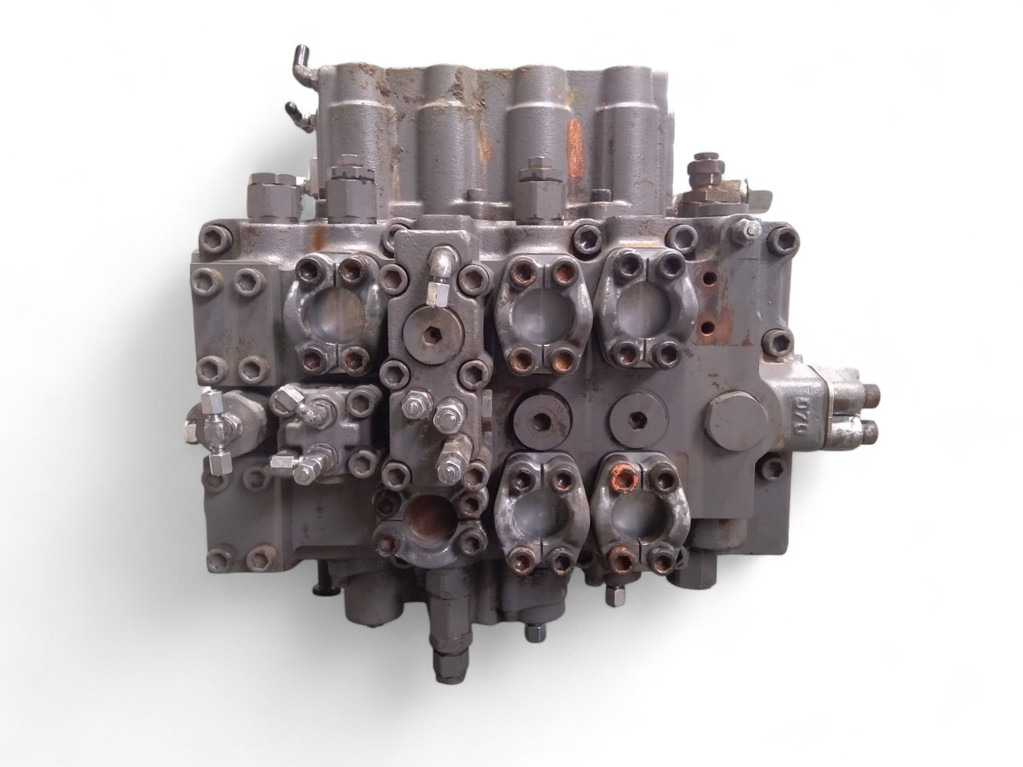 Hitachi 4713088 - UB36-107 - Valve hydraulique pour Engins de chantier: photos 1 Hitachi 4713088 - UB36-107 - Valve hydraulique pour Engins de chantier: photos 1