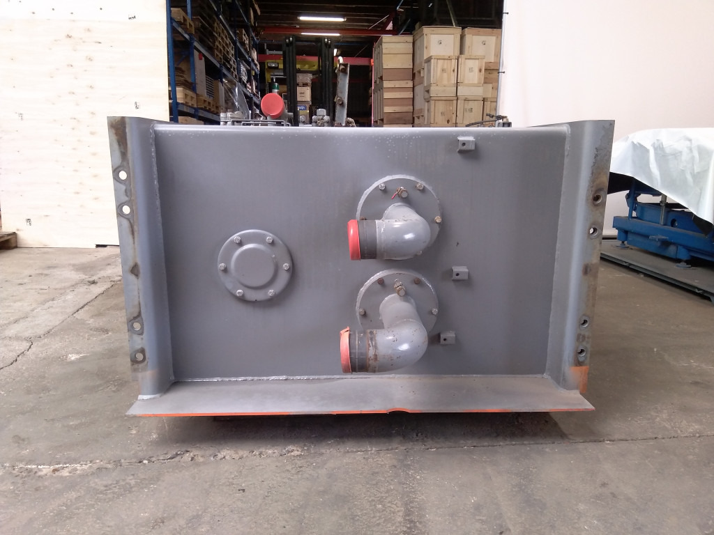 Hitachi 5011416 - Réservoir hydraulique pour Engins de chantier: photos 3 Hitachi 5011416 - Réservoir hydraulique pour Engins de chantier: photos 3
