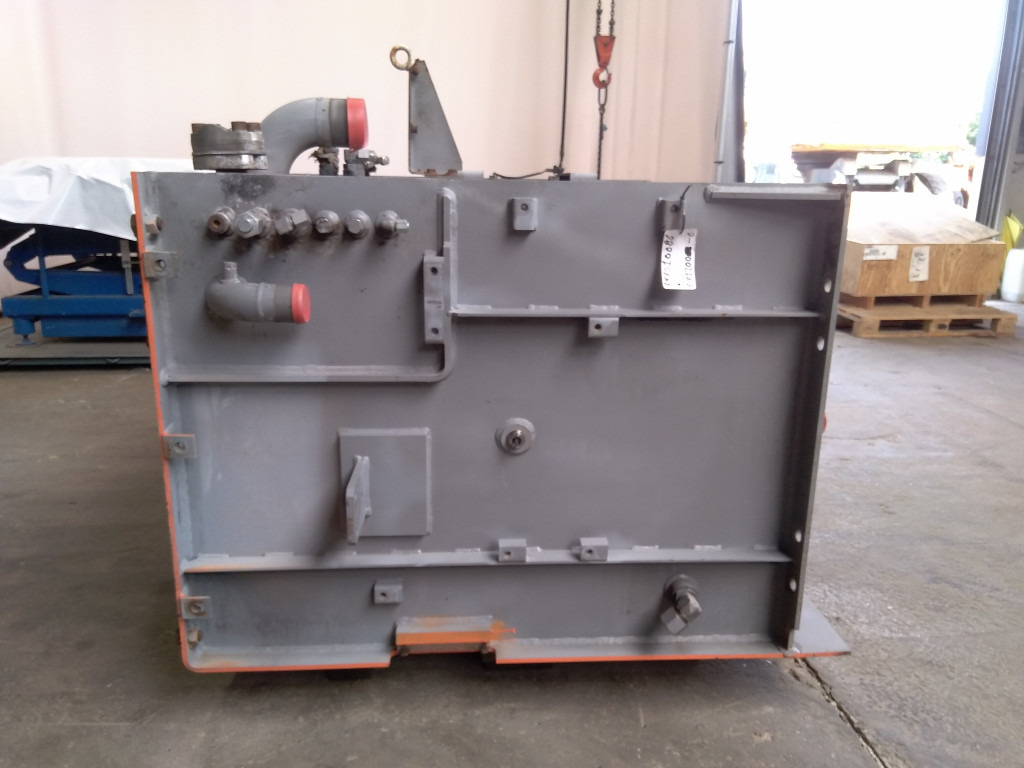 Hitachi 5011416 - Réservoir hydraulique pour Engins de chantier: photos 2 Hitachi 5011416 - Réservoir hydraulique pour Engins de chantier: photos 2