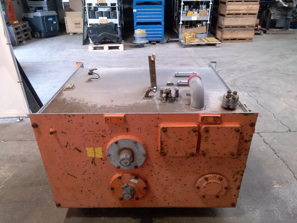 Hitachi 5011416 - Réservoir hydraulique pour Engins de chantier: photos 5 Hitachi 5011416 - Réservoir hydraulique pour Engins de chantier: photos 5