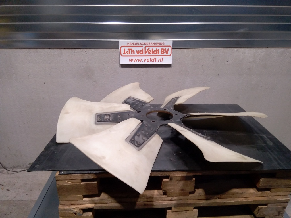 Hitachi ZX670LCH-3 - - Ventilateur pour Engins de chantier: photos 2 Hitachi ZX670LCH-3 - - Ventilateur pour Engins de chantier: photos 2