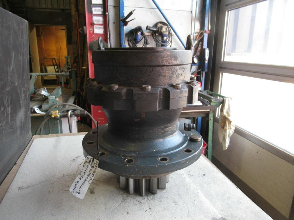 Hyundai 39Q6-12100 - Moteur de rotation pour Engins de chantier: photos 2 Hyundai 39Q6-12100 - Moteur de rotation pour Engins de chantier: photos 2