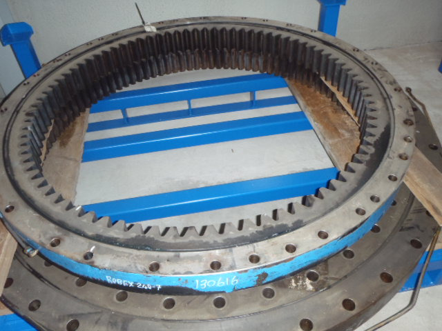 Hyundai 81EN-00051 - Couronne d'orientation pour Engins de chantier: photos 1 Hyundai 81EN-00051 - Couronne d'orientation pour Engins de chantier: photos 1