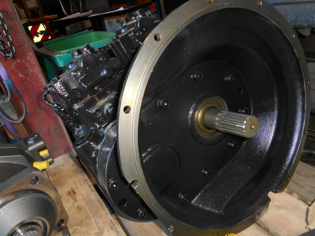 Kobelco YN10V00008F3 - YN10V00008F2 - Pompe hydraulique pour Engins de chantier: photos 4 Kobelco YN10V00008F3 - YN10V00008F2 - Pompe hydraulique pour Engins de chantier: photos 4