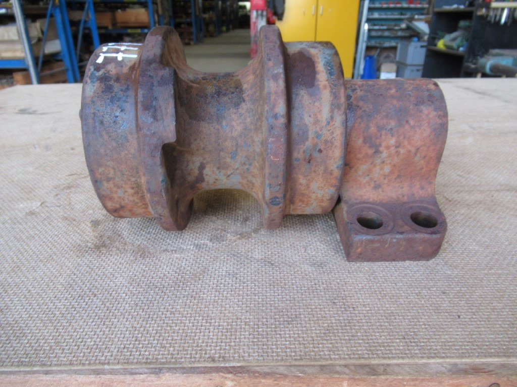 New Holland 71401350 - - Galet à chenilles pour Engins de chantier: photos 1 New Holland 71401350 - - Galet à chenilles pour Engins de chantier: photos 1