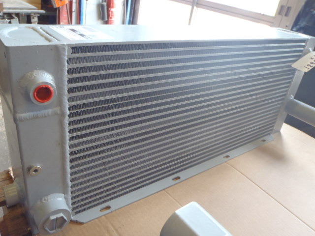 O&K 1490631 - Radiateur d'huile pour Engins de chantier: photos 1 O&K 1490631 - Radiateur d'huile pour Engins de chantier: photos 1