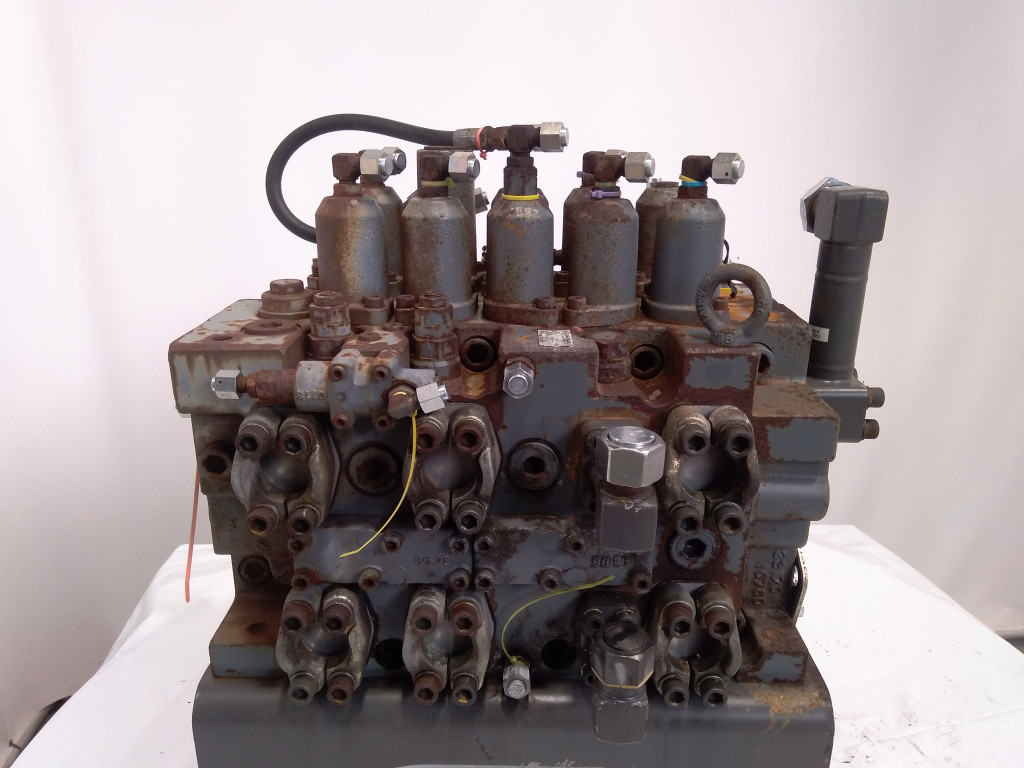 Volvo SA114205712 - Valve hydraulique pour Engins de chantier: photos 3 Volvo SA114205712 - Valve hydraulique pour Engins de chantier: photos 3