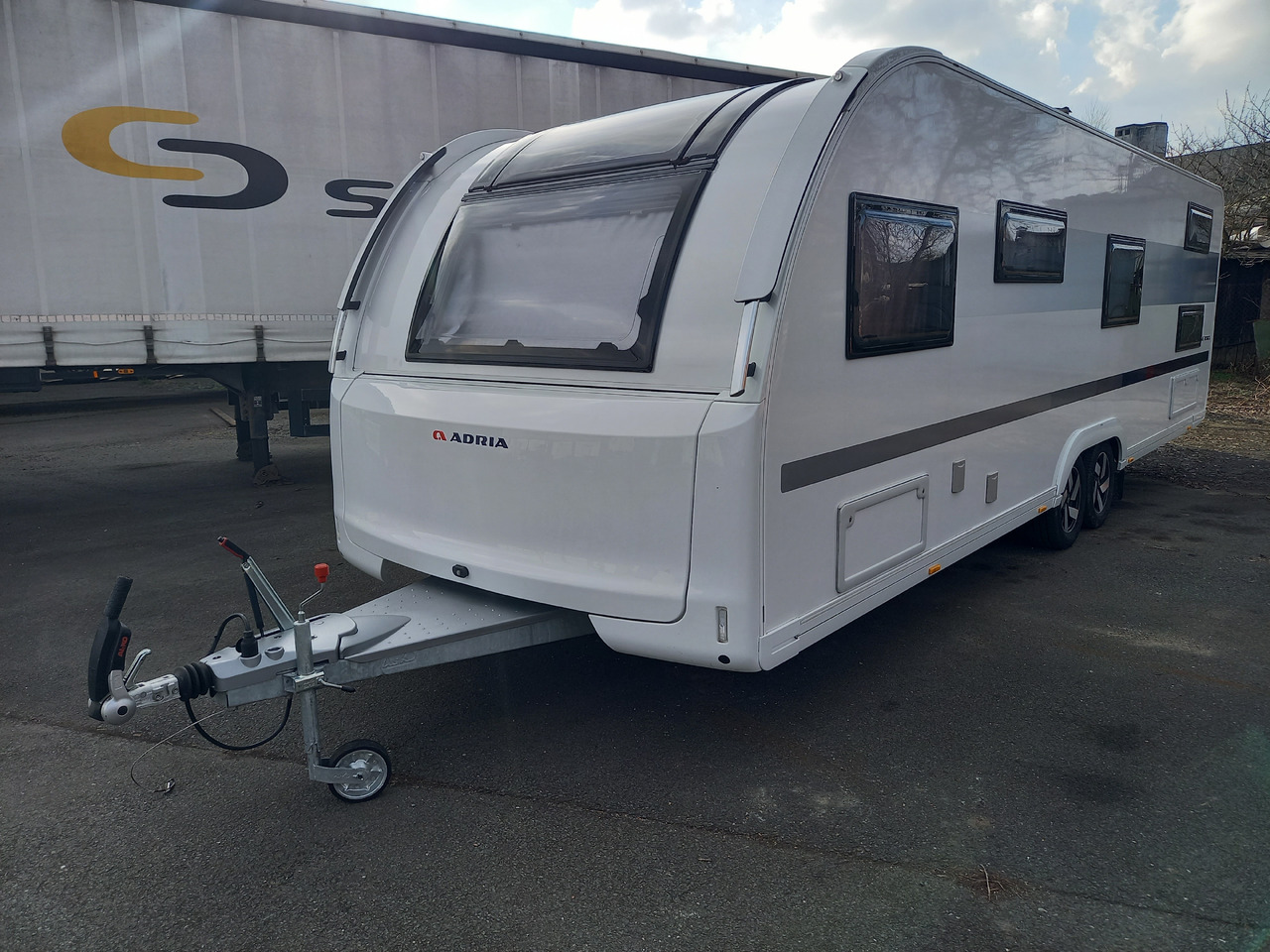 ADRIA Adora 753 UK - Caravane: photos 1 ADRIA Adora 753 UK - Caravane: photos 1