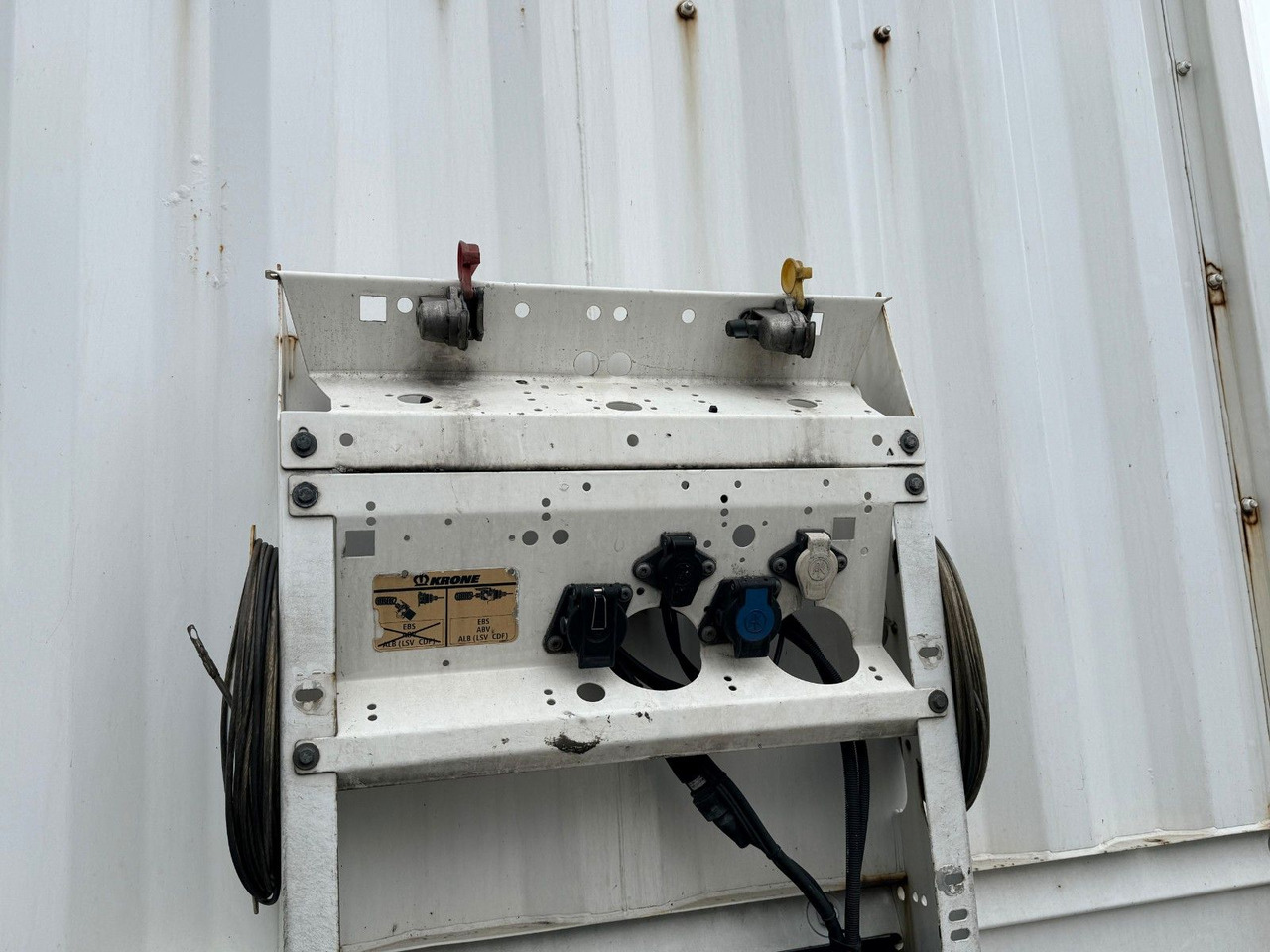 Krone SD - Semi-remorque rideaux coulissants: photos 2 Krone SD - Semi-remorque rideaux coulissants: photos 2