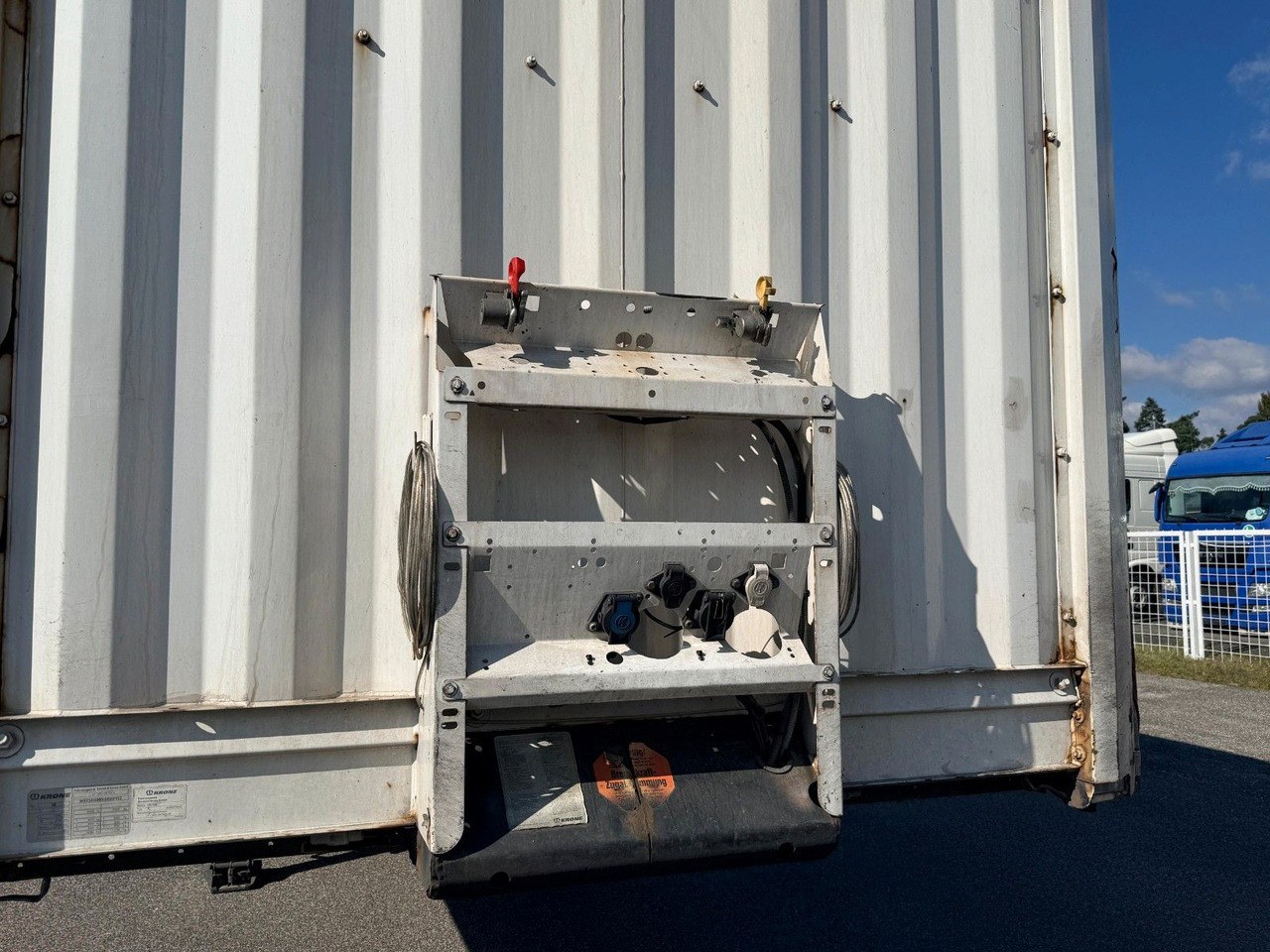 Krone SD - Semi-remorque rideaux coulissants: photos 2 Krone SD - Semi-remorque rideaux coulissants: photos 2