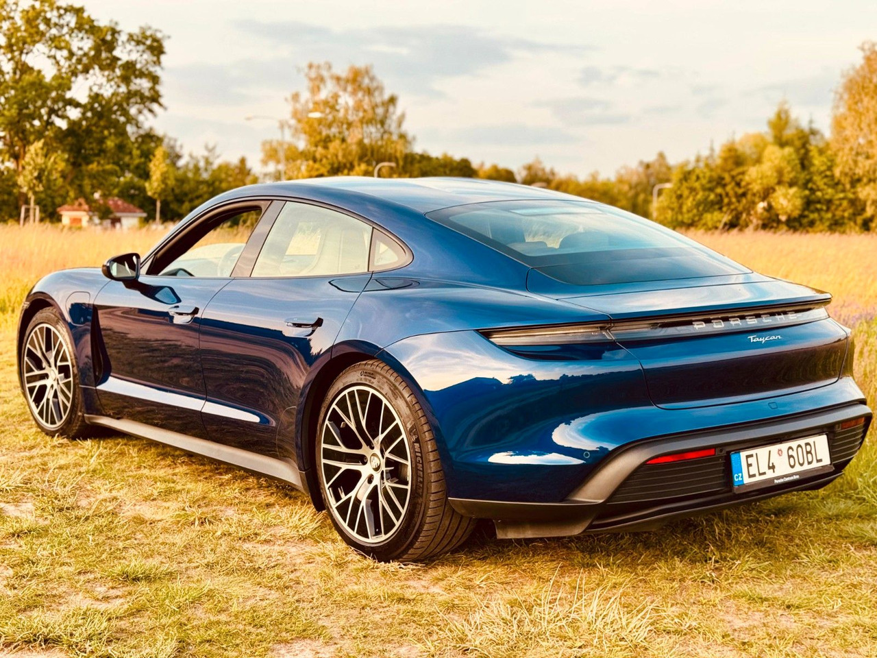 Porsche Taycan CR - Voiture: photos 3 Porsche Taycan CR - Voiture: photos 3