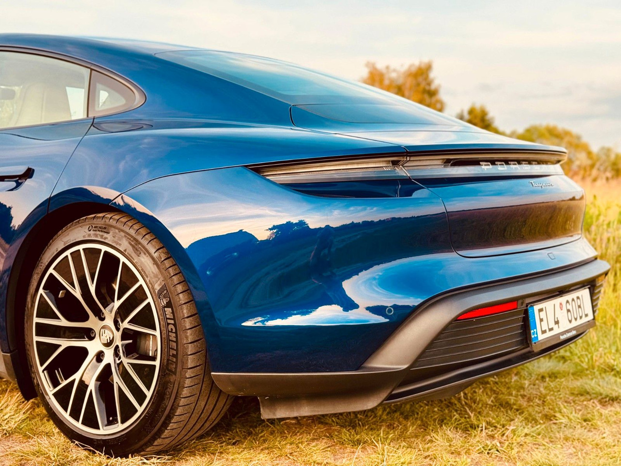 Porsche Taycan CR - Voiture: photos 4 Porsche Taycan CR - Voiture: photos 4