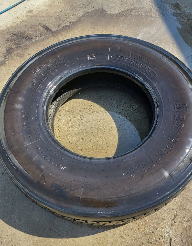 Opona Bridgestone M840 13R22,5 - Pneu pour Camion: photos 1 Opona Bridgestone M840 13R22,5 - Pneu pour Camion: photos 1