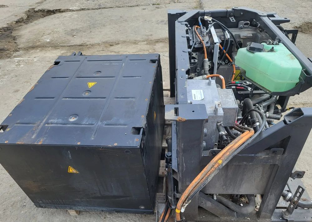 Kompletny system hybrydowy Volvo – akumulator HV, BDU, przetwornica, wiązka, BDU – NOWE - Pièces de rechange pour Camion: photos 2 Kompletny system hybrydowy Volvo – akumulator HV, BDU, przetwornica, wiązka, BDU – NOWE - Pièces de rechange pour Camion: photos 2
