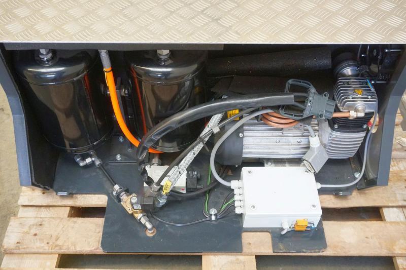 LINDE Kompressor für Druckluftbremsanlage Linde P 80 - Compresseur pour Chariot tracteur: photos 2 LINDE Kompressor für Druckluftbremsanlage Linde P 80 - Compresseur pour Chariot tracteur: photos 2