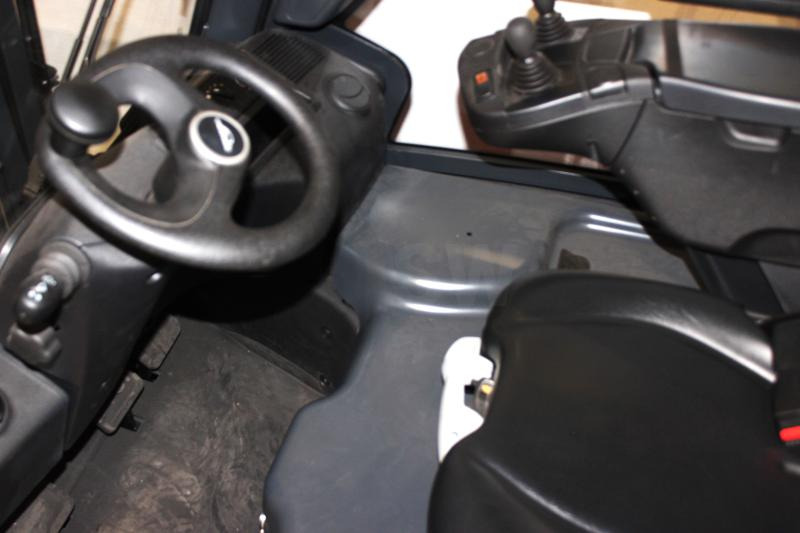 Linde E 18 PH EVO 386-02 - Chariot élévateur électrique: photos 5 Linde E 18 PH EVO 386-02 - Chariot élévateur électrique: photos 5