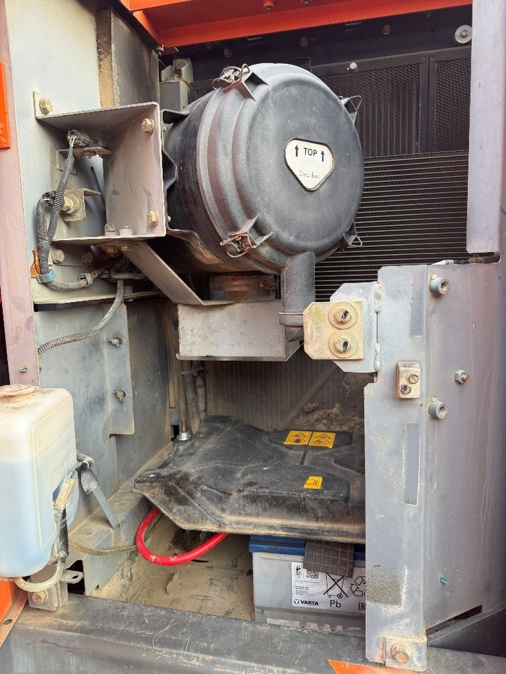 Hitachi ZX 225 US LC-3 - Pelle sur chenille: photos 3 Hitachi ZX 225 US LC-3 - Pelle sur chenille: photos 3