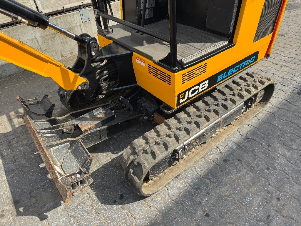 JCB 19 C-1E - Mini pelle: photos 2 JCB 19 C-1E - Mini pelle: photos 2