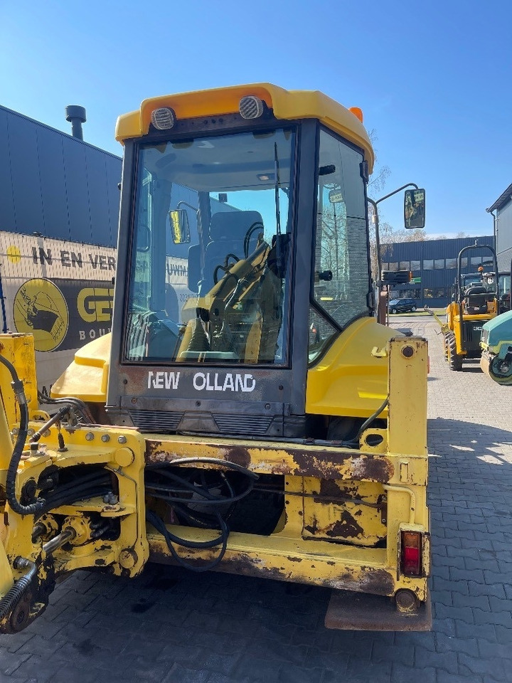 Tractopelle New Holland LB 110: photos 9