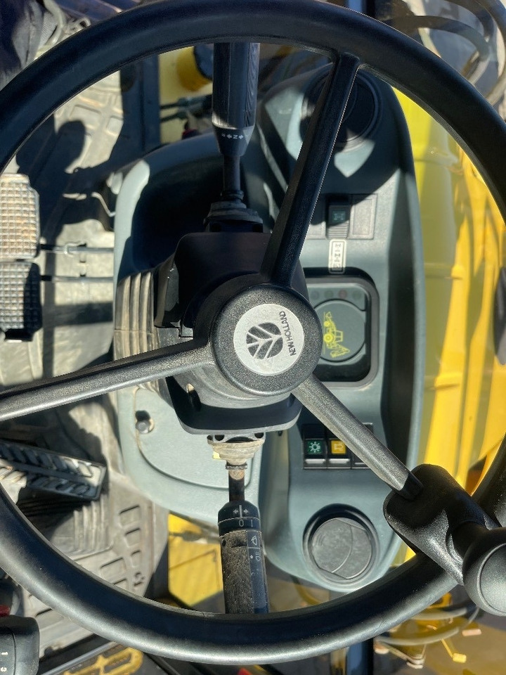 Tractopelle New Holland LB 110: photos 18