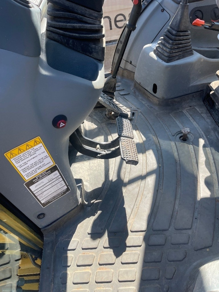 Tractopelle New Holland LB 110: photos 15