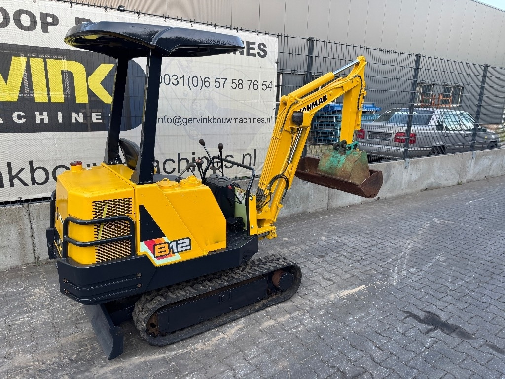 Yanmar B12 - Mini pelle: photos 1 Yanmar B12 - Mini pelle: photos 1