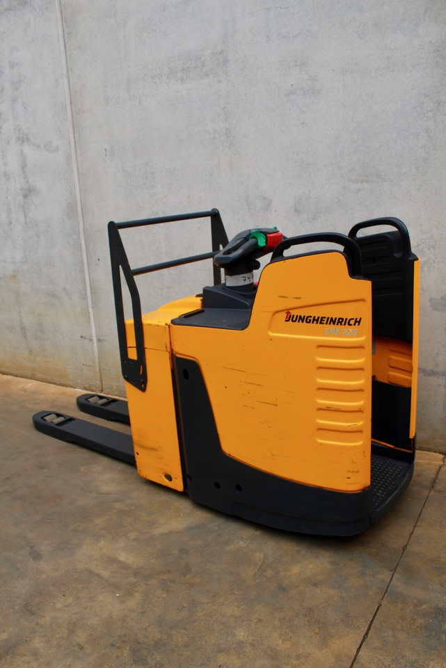 Jungheinrich ERE 225 - Transpalette: photos 1 Jungheinrich ERE 225 - Transpalette: photos 1