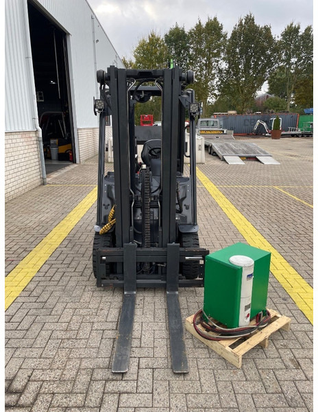 Linde E 25 L-01 - Chariot élévateur électrique: photos 4 Linde E 25 L-01 - Chariot élévateur électrique: photos 4