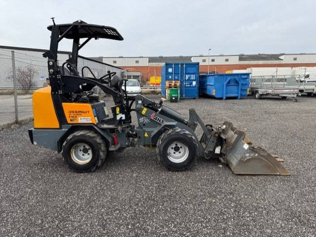 Giant D 332 SWT X-TRA - Chargeuse compacte sur chenilles: photos 3 Giant D 332 SWT X-TRA - Chargeuse compacte sur chenilles: photos 3