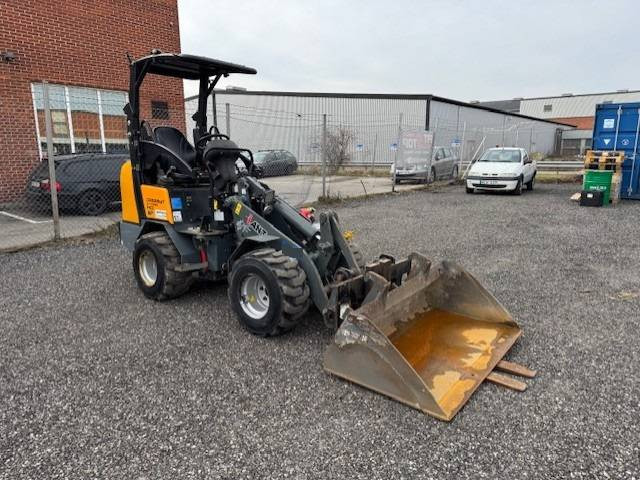 Giant D 332 SWT X-TRA - Chargeuse compacte sur chenilles: photos 2 Giant D 332 SWT X-TRA - Chargeuse compacte sur chenilles: photos 2