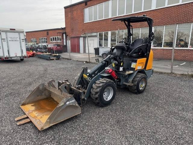 Giant D 332 SWT X-TRA - Chargeuse compacte sur chenilles: photos 1 Giant D 332 SWT X-TRA - Chargeuse compacte sur chenilles: photos 1