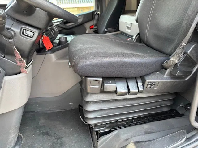 Scania P280 Closed box taillift 2000 kg Fuel CNG ADR 2 units in stock en crédit-bail Scania P280 Closed box taillift 2000 kg Fuel CNG ADR 2 units in stock: photos 19