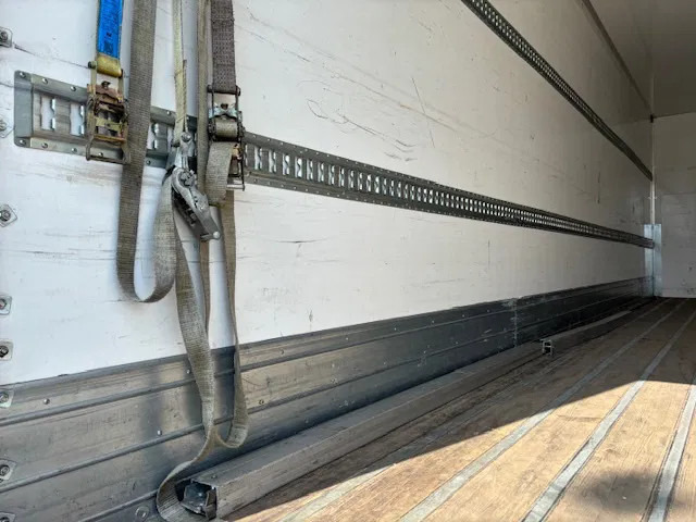 Scania P280 Closed box taillift 2000 kg Fuel CNG ADR 2 units in stock en crédit-bail Scania P280 Closed box taillift 2000 kg Fuel CNG ADR 2 units in stock: photos 10