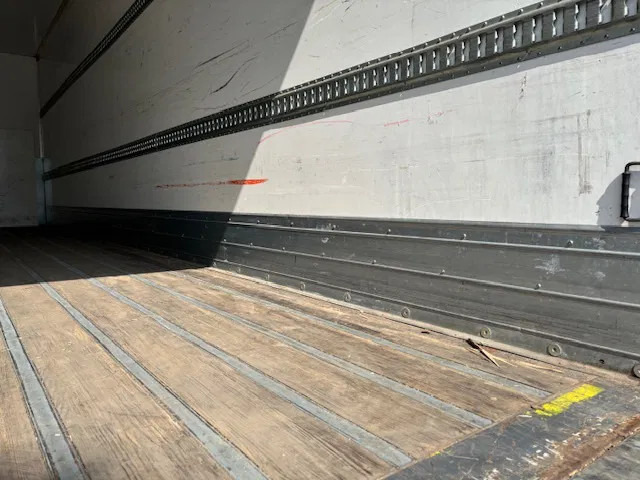 Scania P280 Closed box taillift 2000 kg Fuel CNG ADR 2 units in stock en crédit-bail Scania P280 Closed box taillift 2000 kg Fuel CNG ADR 2 units in stock: photos 12