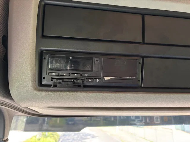 Scania P280 Closed box taillift 2000 kg Fuel CNG ADR 2 units in stock en crédit-bail Scania P280 Closed box taillift 2000 kg Fuel CNG ADR 2 units in stock: photos 16