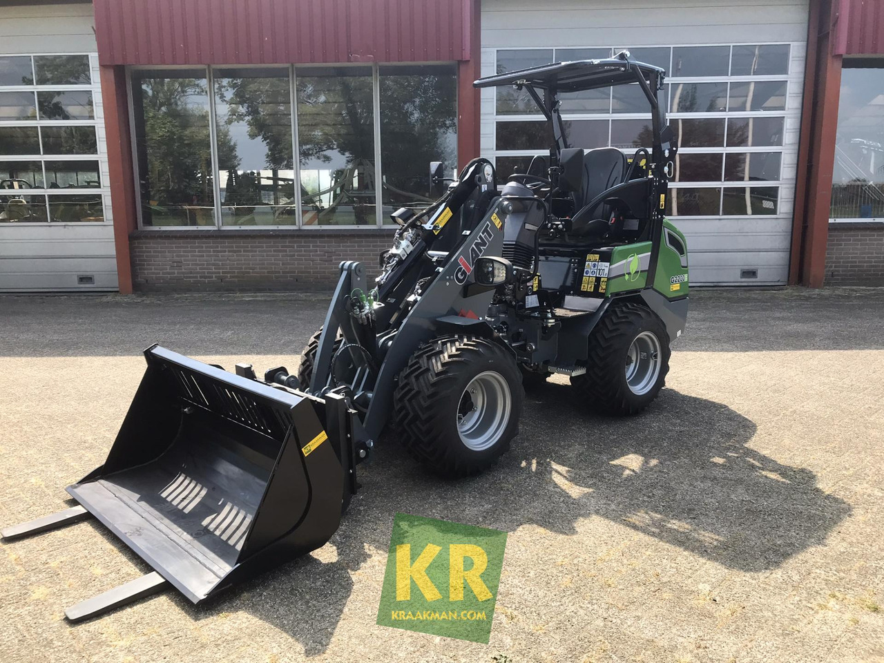 G2200E Giant - Valet de ferme: photos 1 G2200E Giant - Valet de ferme: photos 1