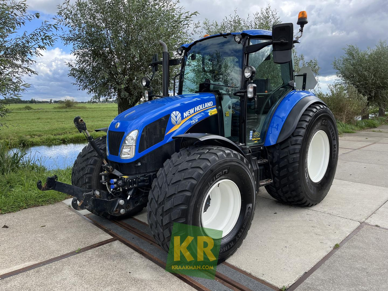 New Holland T5.95 - Tracteur agricole: photos 1 New Holland T5.95 - Tracteur agricole: photos 1