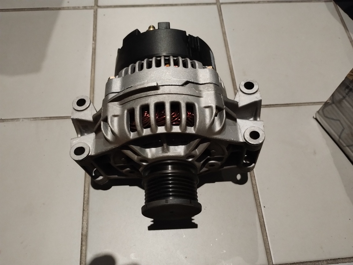 Alternator Mercedes 0111540602 0123320065 90A BOSCH SPRINTER 901 902 903 904 C KLASA - Alternateur pour Bus: photos 1 Alternator Mercedes 0111540602 0123320065 90A BOSCH SPRINTER 901 902 903 904 C KLASA - Alternateur pour Bus: photos 1